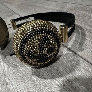 SUPER RARE ZUMBA HEADPHONES- NO WORKABLE, JUST FOR PHOTO PURPOSES!!
